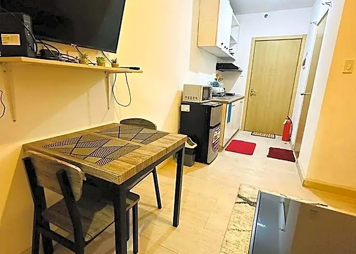 Hotel One Bedroom Near Bgc Sm Aura Market2x Mc Kinley *