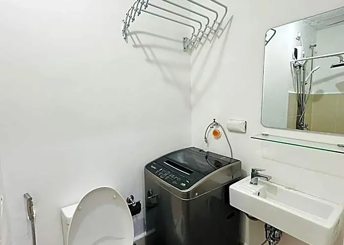 One Bedroom Near Bgc Sm Aura Market2x Mc Kinley * Manila